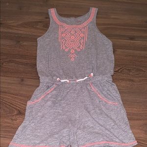 Cute pink and grey romper 👕